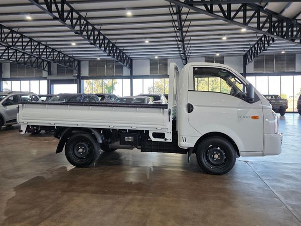 2026-Hyundai-H100-Bakkie-26D-Dropside image:1