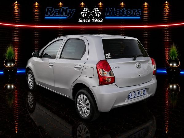 2015-Toyota-Etios-15-XS-5-dr image:3