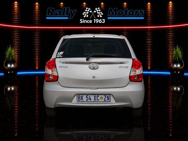 2015-Toyota-Etios-15-XS-5-dr image:4