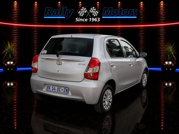 2015-Toyota-Etios-15-XS-5-dr image:5