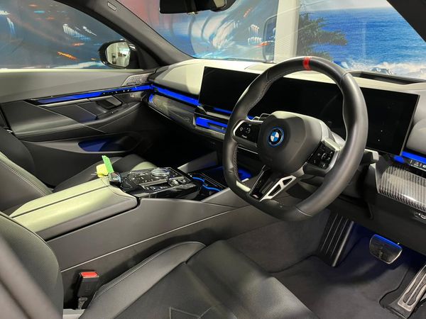 2024-BMW-i5-M60-M-Sport-Pro image:6