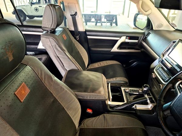 2016-Toyota-Land-Cruiser-200-45-D-V8-VX-Auto image:10