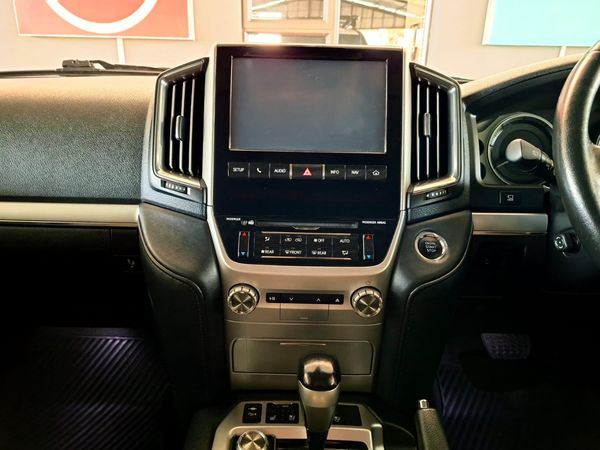 2016-Toyota-Land-Cruiser-200-45-D-V8-VX-Auto image:12