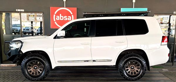 2016-Toyota-Land-Cruiser-200-45-D-V8-VX-Auto image:3
