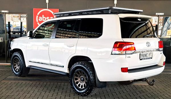 2016-Toyota-Land-Cruiser-200-45-D-V8-VX-Auto image:4