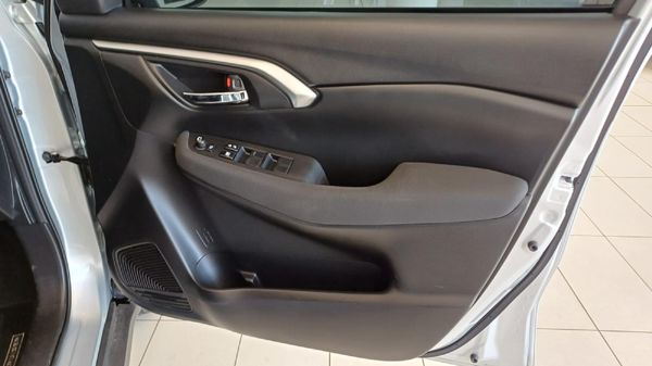 2026-Toyota-Urban-Cruiser-15-XR-Auto image:7