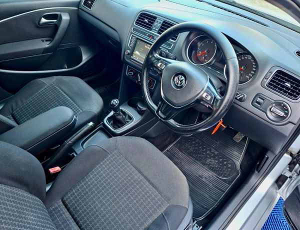 2014-Volkswagen-Polo-12-TSI-Highline-81kW image:10