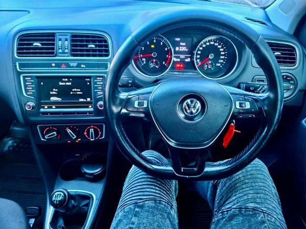 2014-Volkswagen-Polo-12-TSI-Highline-81kW image:11