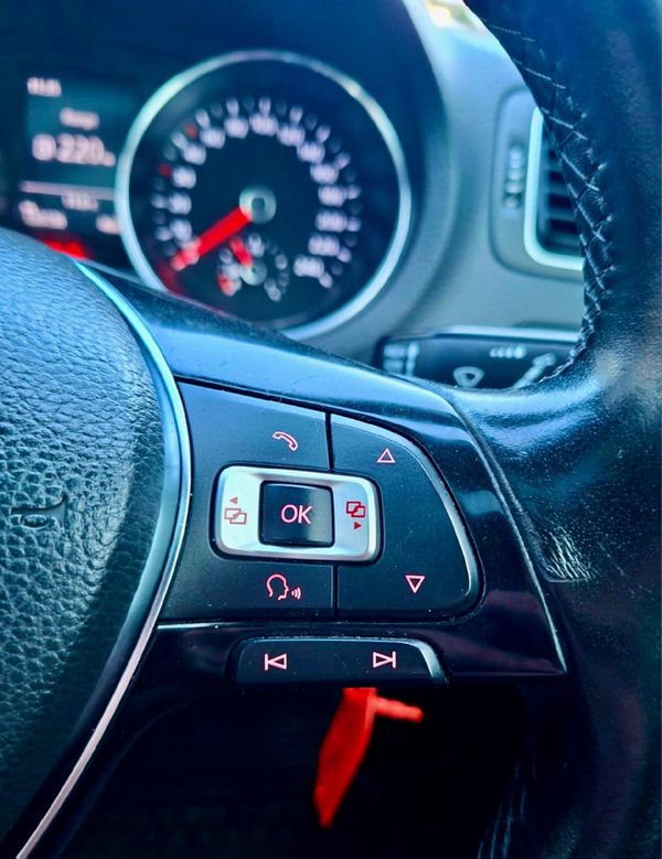 2014-Volkswagen-Polo-12-TSI-Highline-81kW image:13