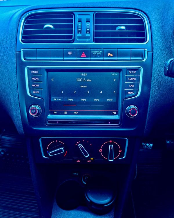 2014-Volkswagen-Polo-12-TSI-Highline-81kW image:15