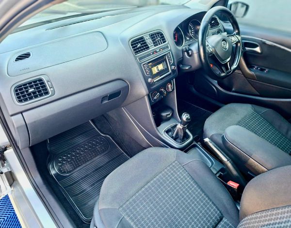 2014-Volkswagen-Polo-12-TSI-Highline-81kW image:27