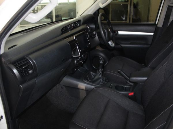 2024-Toyota-Hilux-24-GD-6-Raider-4x4-Double-Cab image:12