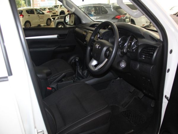2024-Toyota-Hilux-24-GD-6-Raider-4x4-Double-Cab image:1