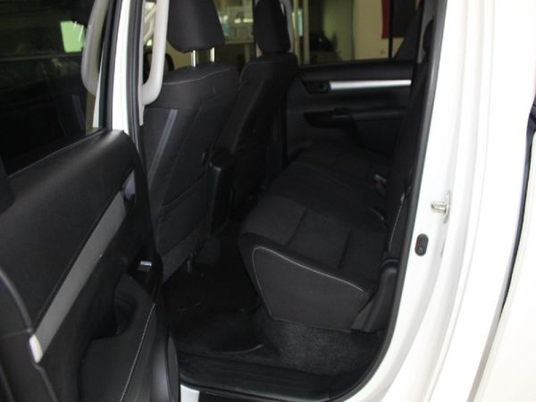 2024-Toyota-Hilux-24-GD-6-Raider-4x4-Double-Cab image:3