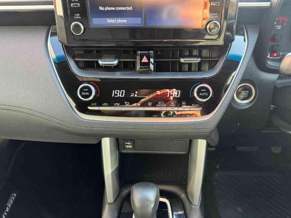 2023-Toyota-Corolla-Cross-18-XS image:9