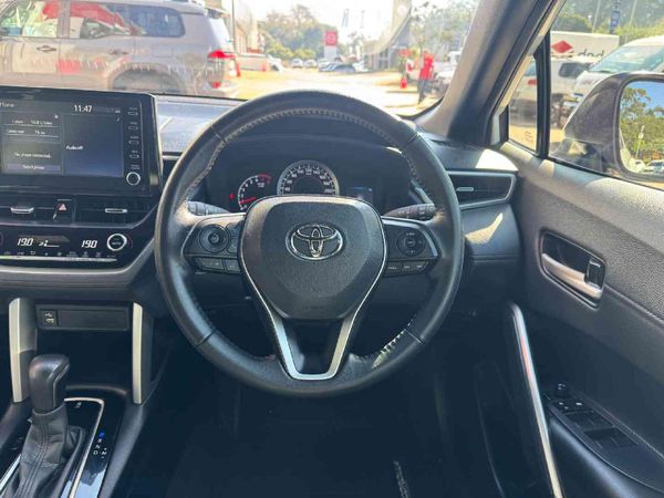 2023-Toyota-Corolla-Cross-18-XS image:12