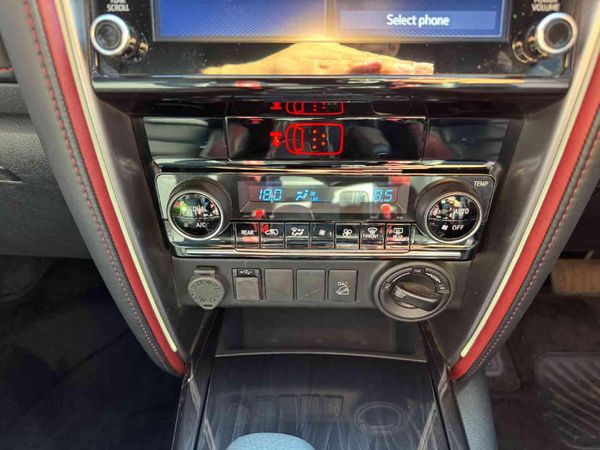 2024-Toyota-Fortuner-28-GD-6-4x4-Auto image:9