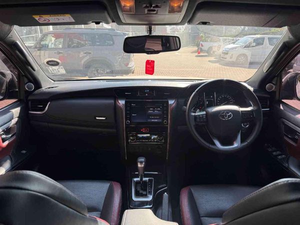 2024-Toyota-Fortuner-28-GD-6-4x4-Auto image:7
