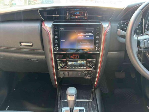 2024-Toyota-Fortuner-28-GD-6-4x4-Auto image:8