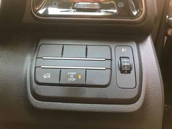 2026-Mahindra-XUV-3XO-12T-AX5-Auto image:11
