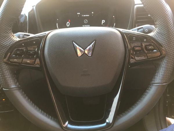 2026-Mahindra-XUV-3XO-12T-AX5-Auto image:14