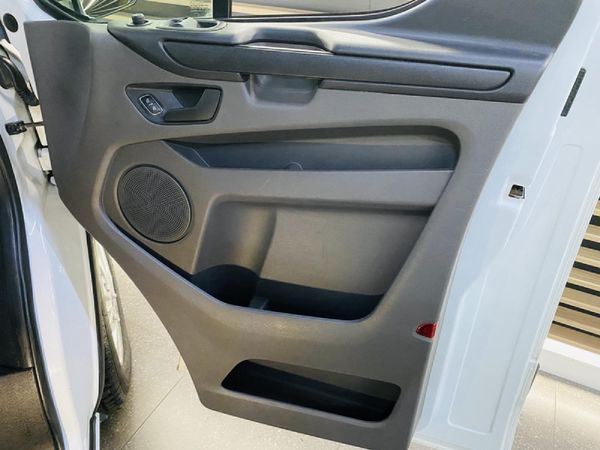2021-Ford-Tourneo-Custom-22-TDCi-Trend-LWB-92kW image:11