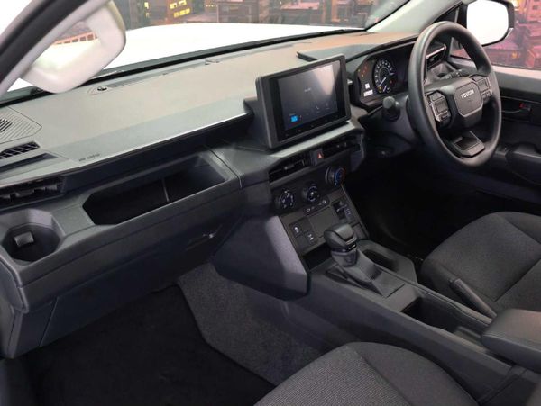 2026-Toyota-Hilux-28-GD-6-RB-SRX-4x4-Auto-Double-Cab image:13