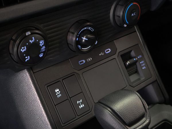 2026-Toyota-Hilux-28-GD-6-RB-SRX-4x4-Auto-Double-Cab image:18