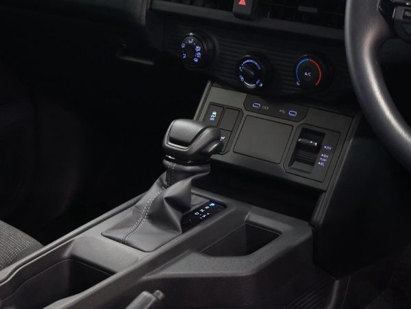 2026-Toyota-Hilux-28-GD-6-RB-SRX-4x4-Auto-Double-Cab image:19