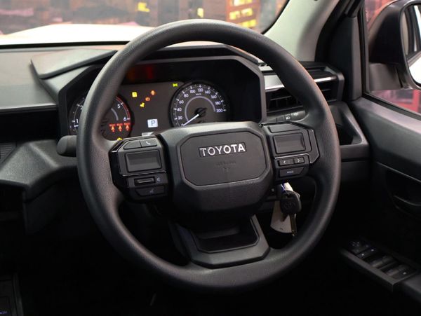 2026-Toyota-Hilux-28-GD-6-RB-SRX-4x4-Auto-Double-Cab image:22