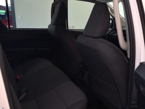 2026-Toyota-Hilux-28-GD-6-RB-SRX-4x4-Auto-Double-Cab image:23