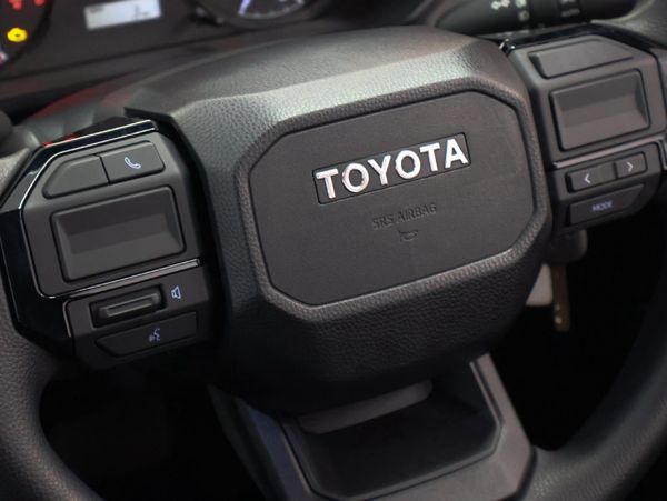 2026-Toyota-Hilux-28-GD-6-RB-SRX-4x4-Auto-Double-Cab image:24