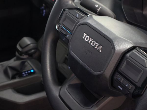 2026-Toyota-Hilux-28-GD-6-RB-SRX-4x4-Auto-Double-Cab image:27