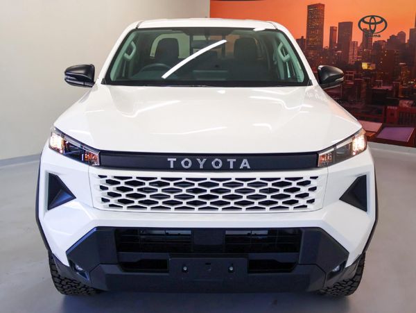 2026-Toyota-Hilux-28-GD-6-RB-SRX-4x4-Auto-Double-Cab image:6