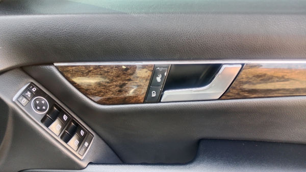 2011-Mercedes-Benz-C-Class-C-180-CGI-BE-Classic-Auto image:11