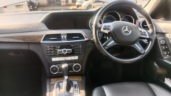 2011-Mercedes-Benz-C-Class-C-180-CGI-BE-Classic-Auto image:16