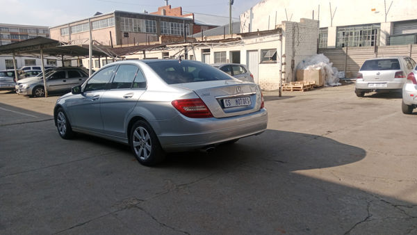 2011-Mercedes-Benz-C-Class-C-180-CGI-BE-Classic-Auto image:4