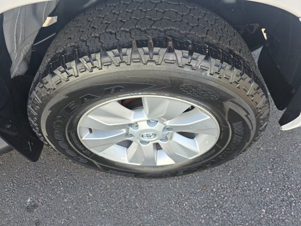 2019-Toyota-Hilux-24-GD-6-Raised-Body-SRX-Double-Cab image:5