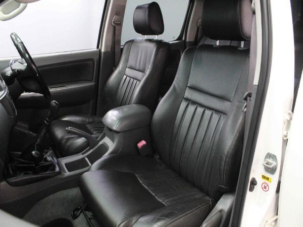 2014-Toyota-Hilux-30-D-4D-Raider-4x4-Double-Cab image:10