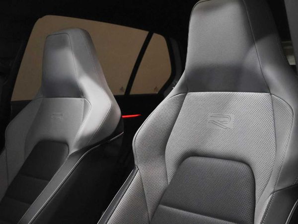 2025-Volkswagen-Golf-14-TSI-R-Line-Auto-110kw image:17