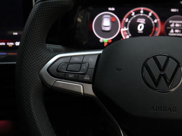 2025-Volkswagen-Golf-14-TSI-R-Line-Auto-110kw image:23