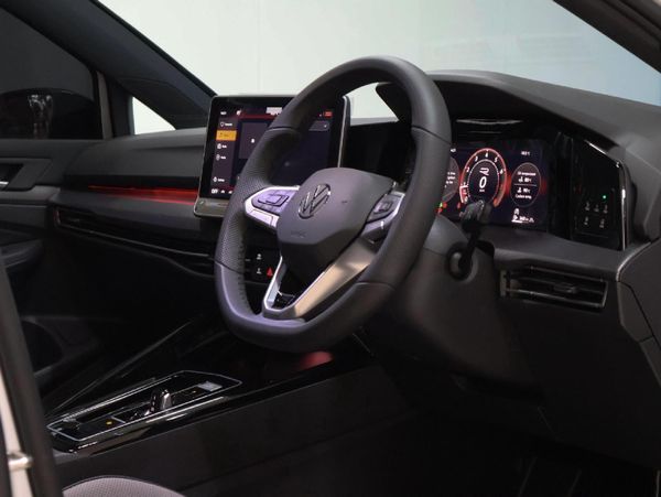 2025-Volkswagen-Golf-14-TSI-R-Line-Auto-110kw image:26