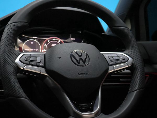 2025-Volkswagen-Golf-14-TSI-R-Line-Auto-110kw image:27