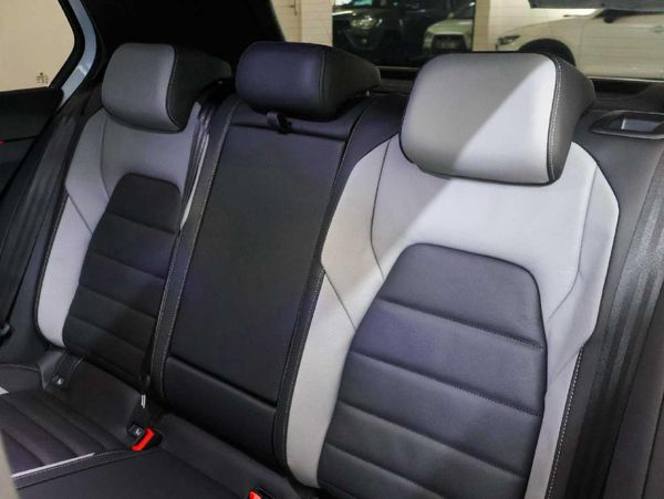 2025-Volkswagen-Golf-14-TSI-R-Line-Auto-110kw image:28