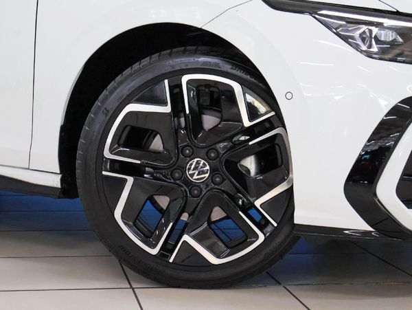 2025-Volkswagen-Golf-14-TSI-R-Line-Auto-110kw image:2