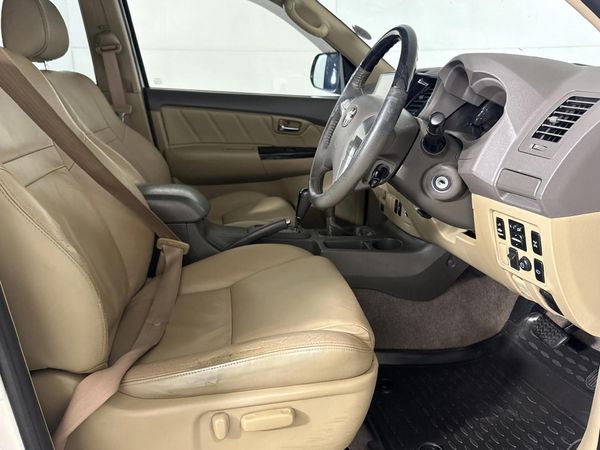 2011-Toyota-Fortuner-30-D-4D-4x4-Auto image:9