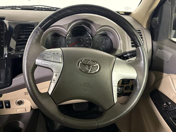 2011-Toyota-Fortuner-30-D-4D-4x4-Auto image:11