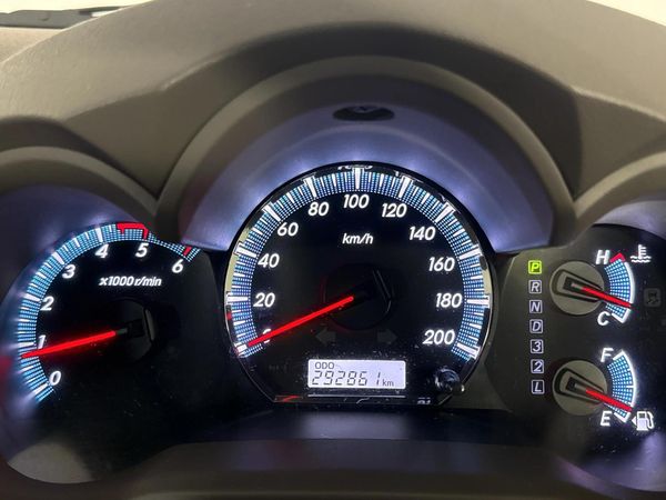 2011-Toyota-Fortuner-30-D-4D-4x4-Auto image:2