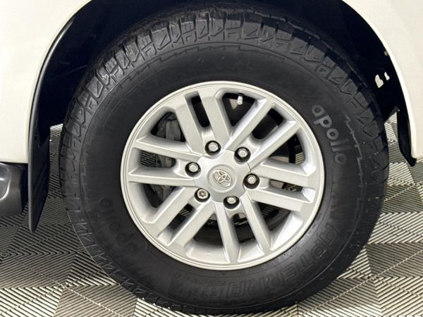 2011-Toyota-Fortuner-30-D-4D-4x4-Auto image:4