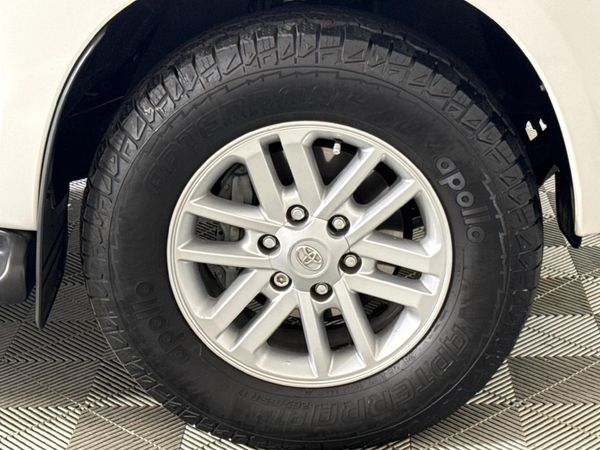 2011-Toyota-Fortuner-30-D-4D-4x4-Auto image:5